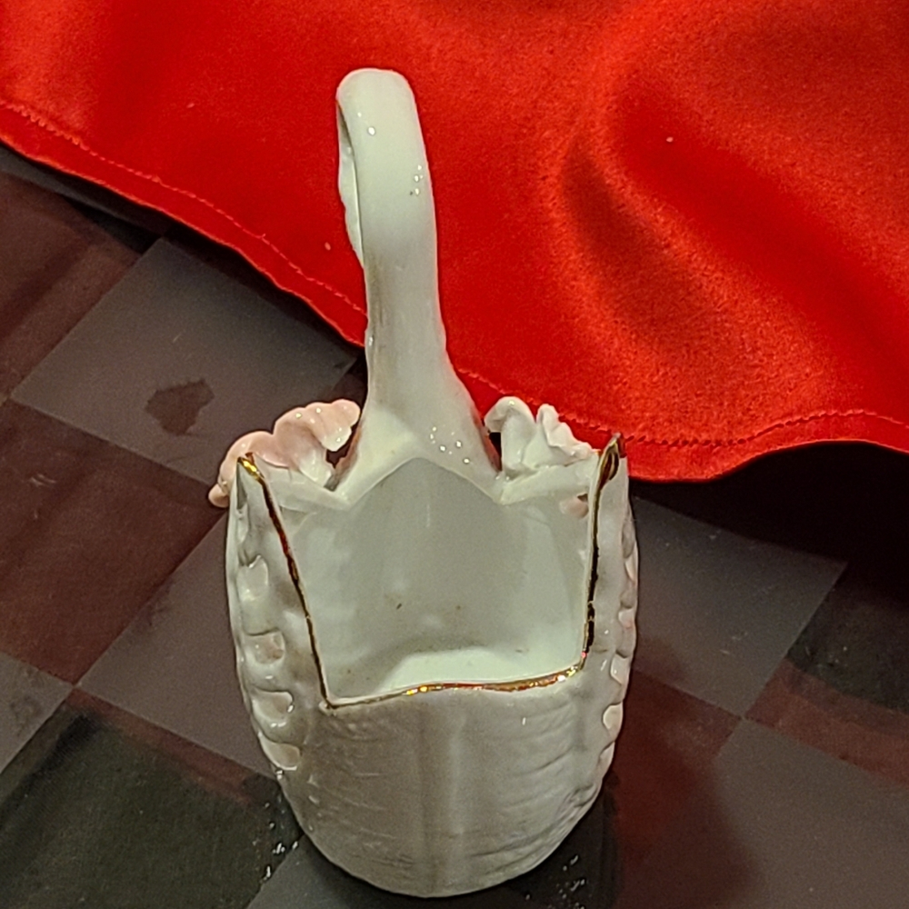 Vintage America Ceramic Swan with Gold Accents - Picture 7 of 10